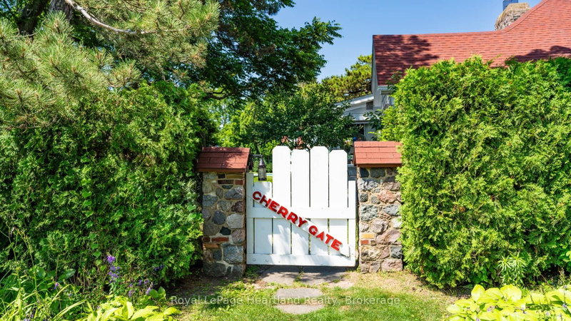 284 Elgin Avenue W W