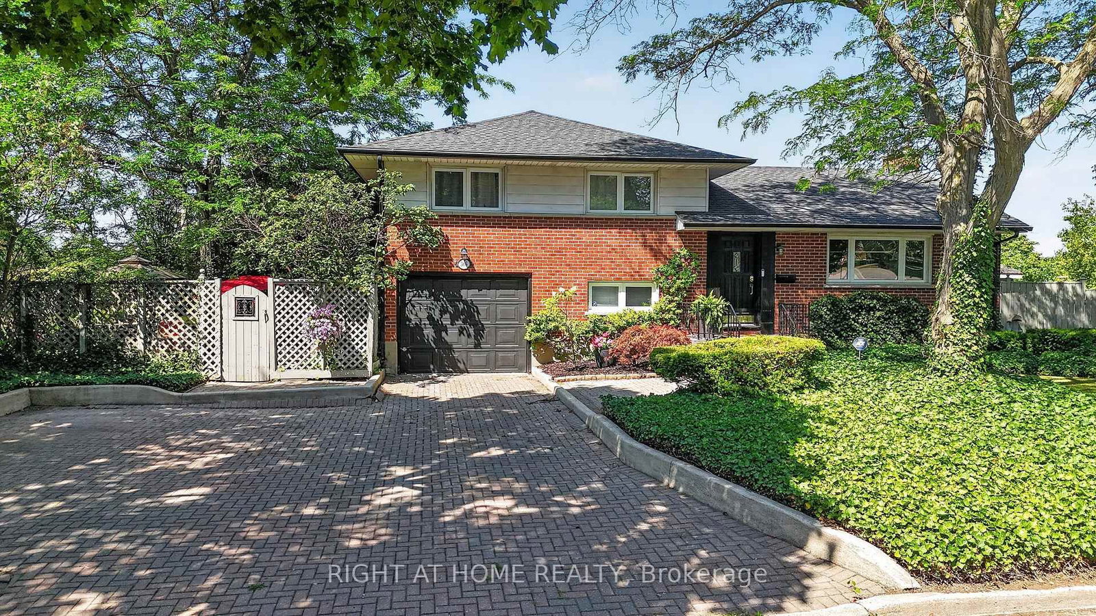 366 Burlington Crescent, London South