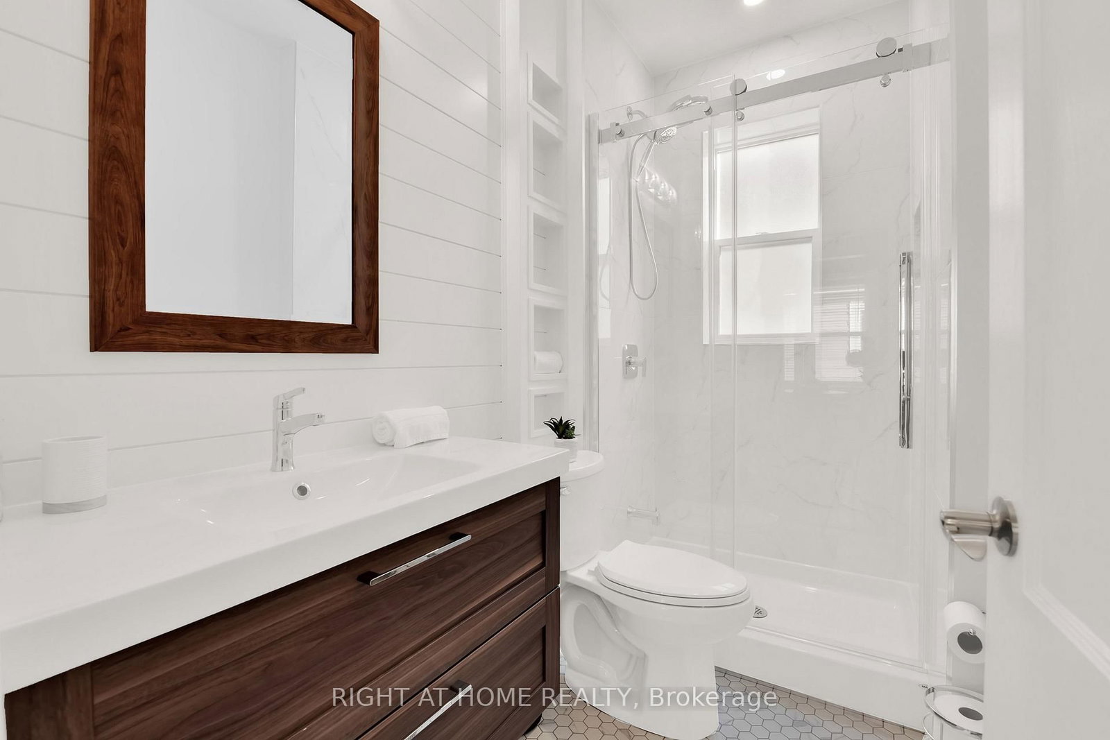 1379-1381 Pierre Avenue • Windsor, ON photo 27