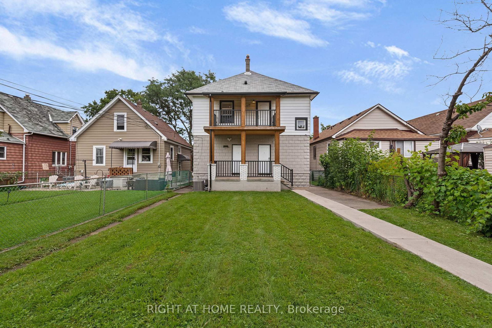 1379-1381 Pierre Avenue • Windsor, ON photo 3