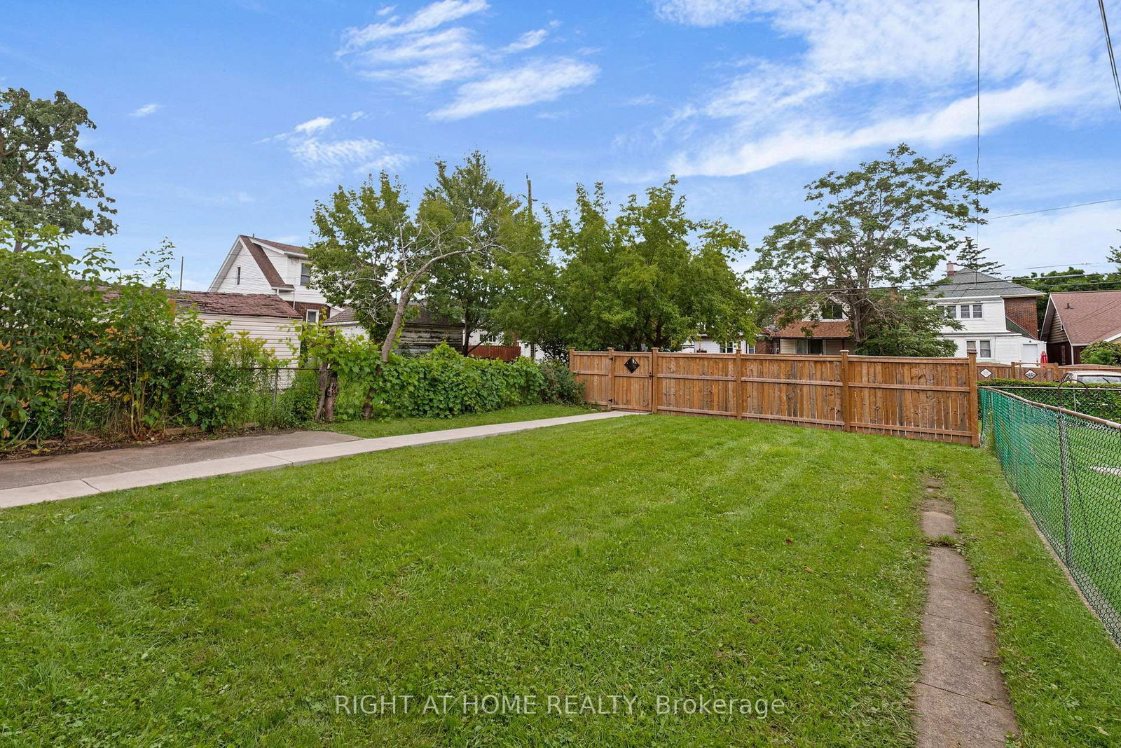 1379-1381 Pierre Avenue • Windsor, ON photo 35