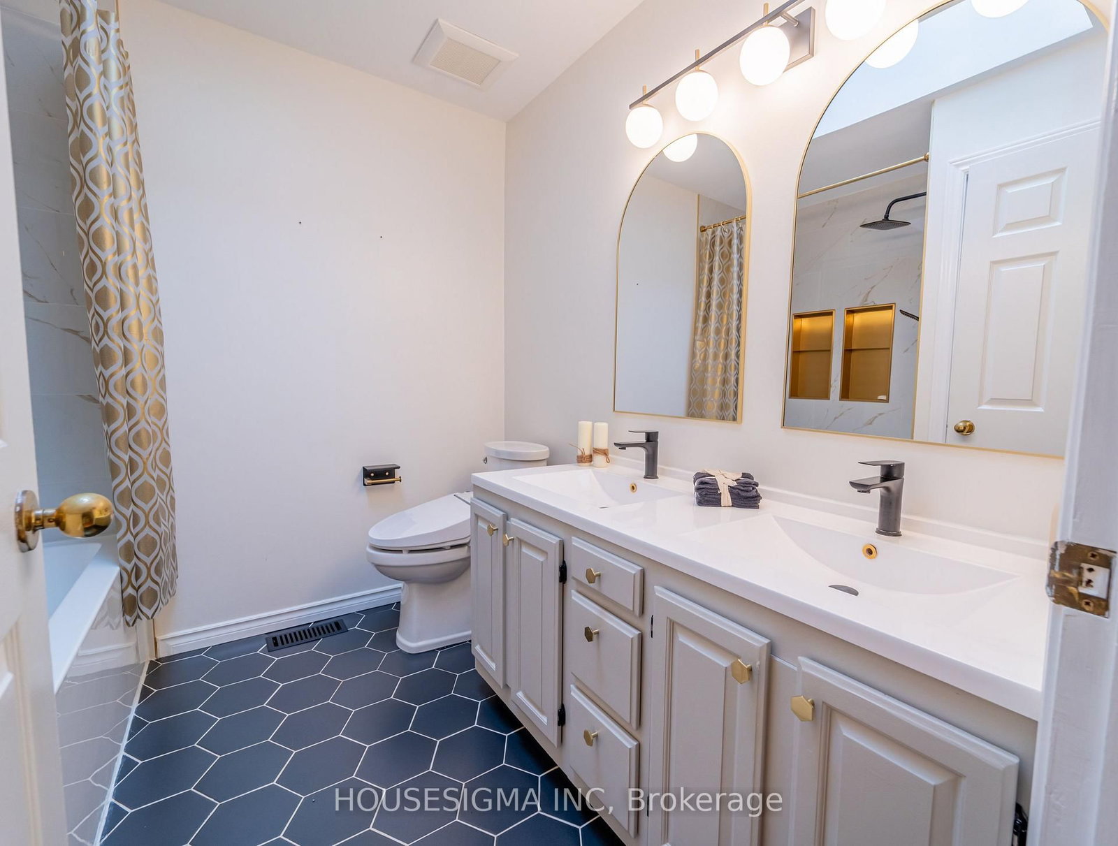 1437 Huntmar Drive • Carp, ON photo 30