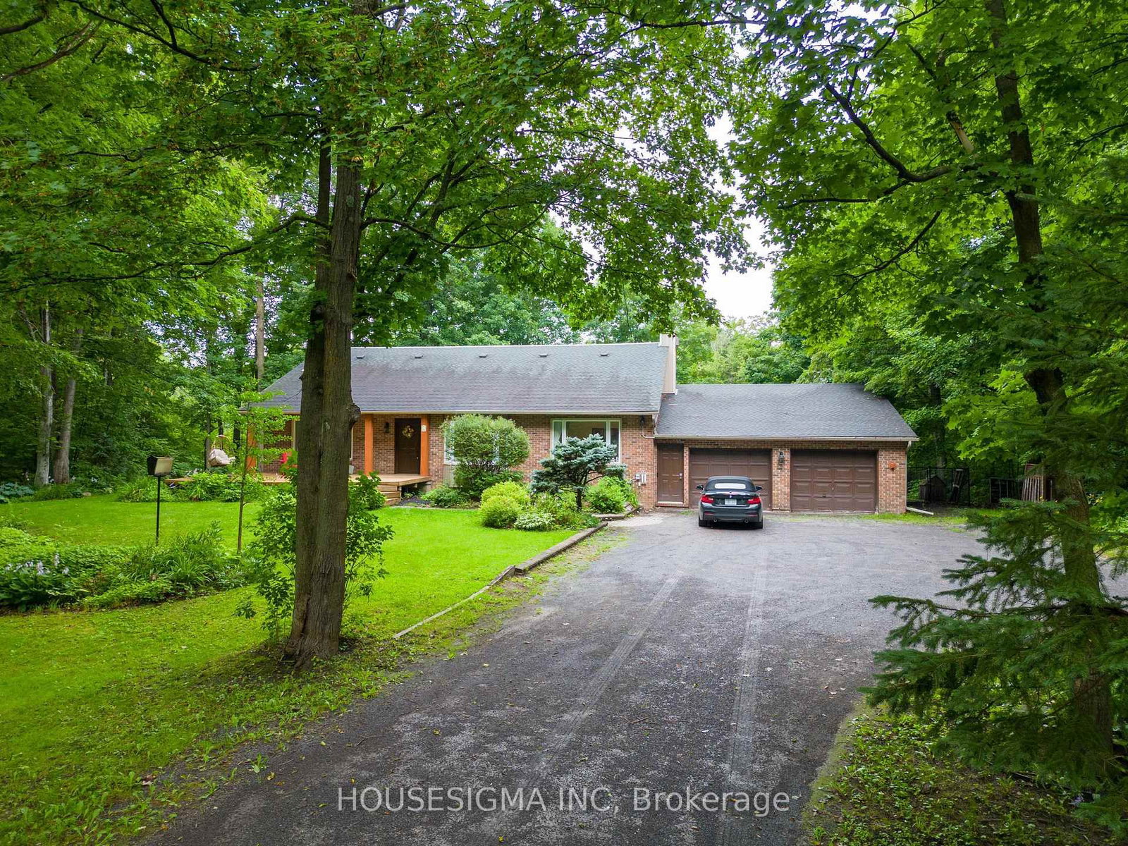 1437 Huntmar Drive • Carp, ON photo 4