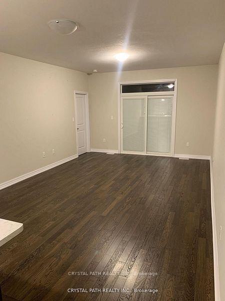 52 (Room 2) - 4311 Mann Street