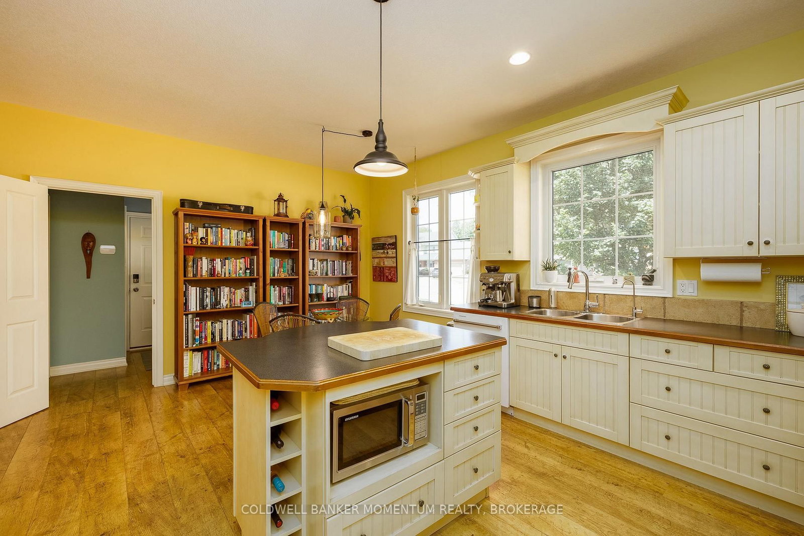 Listing Image 10