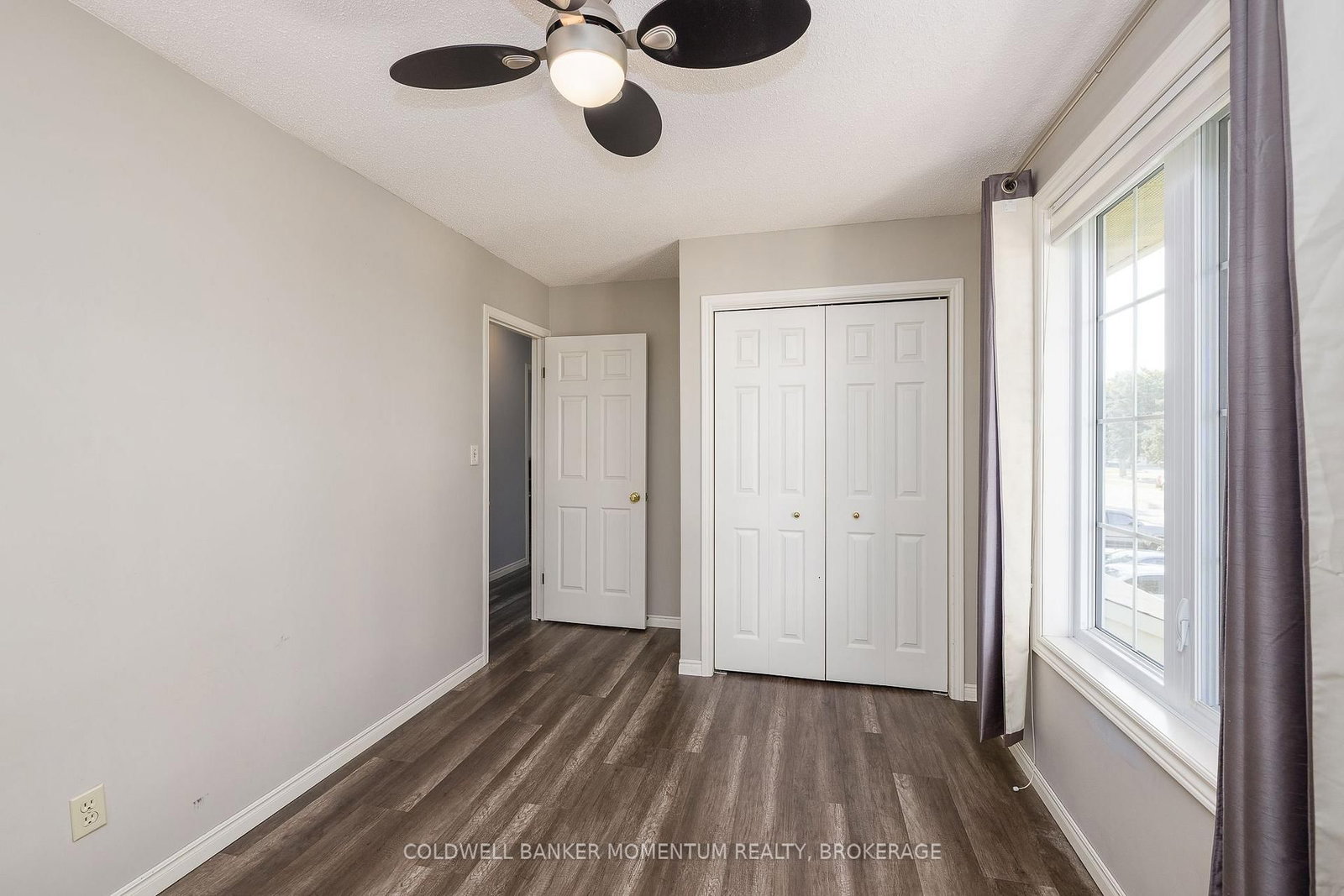 212 Livingston Avenue • Grimsby, ON photo 27