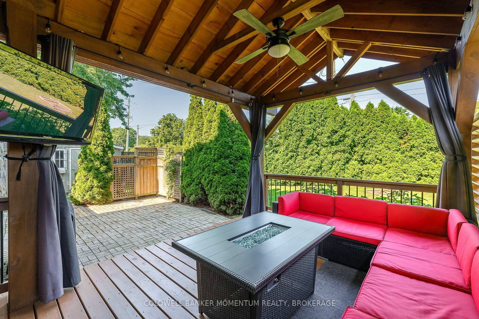 212 Livingston Avenue • Grimsby, ON photo 39
