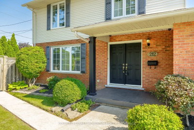 212 Livingston Avenue • Grimsby, ON photo 5