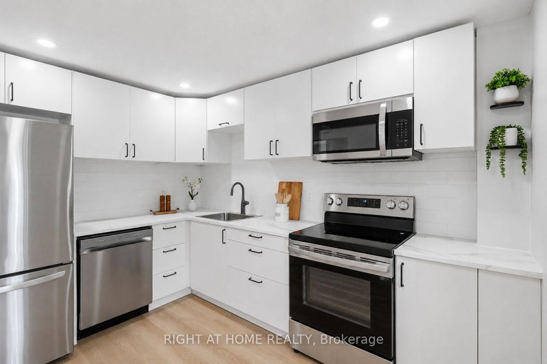 3 - 7874 Jeanne D'arc Boulevard