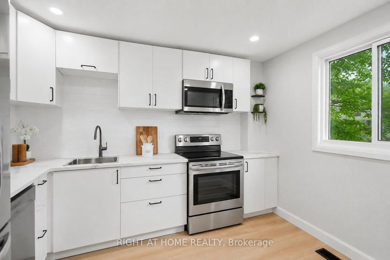 3 - 7874 Jeanne D'arc Boulevard