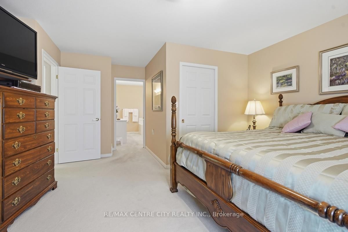 48 Ilderbrook Circle • Middlesex Centre, ON photo 11