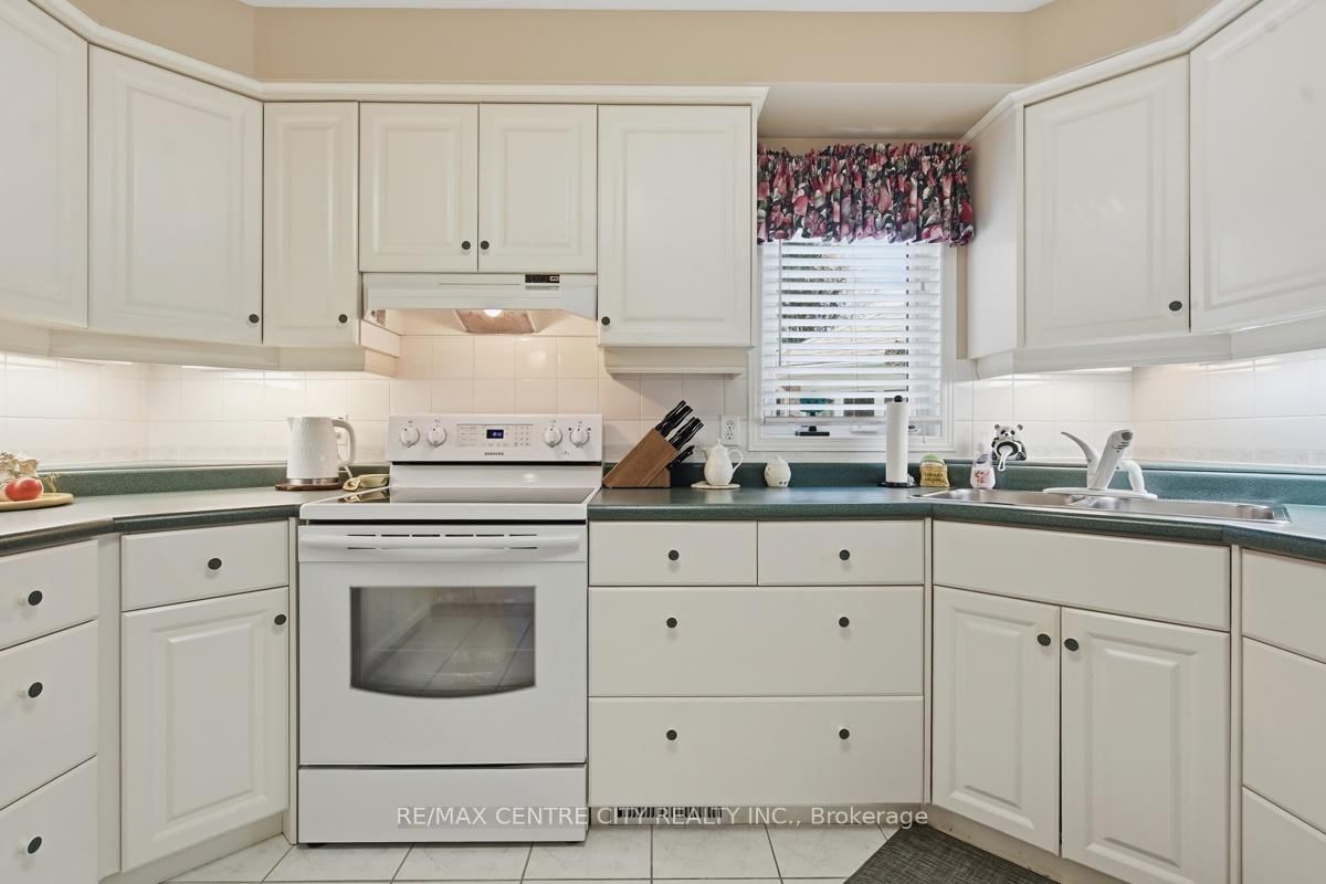 48 Ilderbrook Circle • Middlesex Centre, ON photo 13