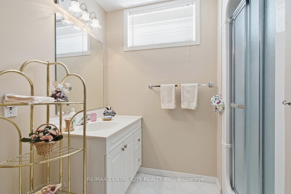 48 Ilderbrook Circle • Middlesex Centre, ON photo 32