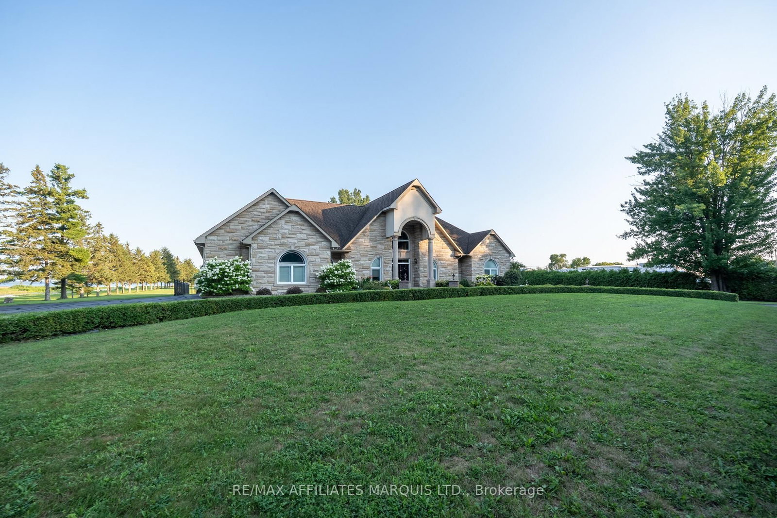 20190 COUNTY RD 2 Road • South Glengarry, ON photo 3