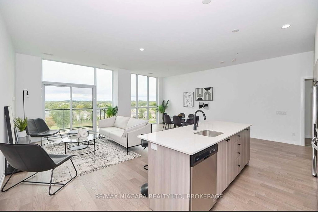 SUB_PENTHOUSE #914 - 7711 Green Vista Gate