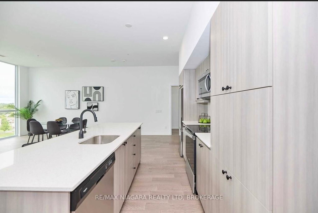 SUB_PENTHOUSE #914 - 7711 Green Vista Gate 4