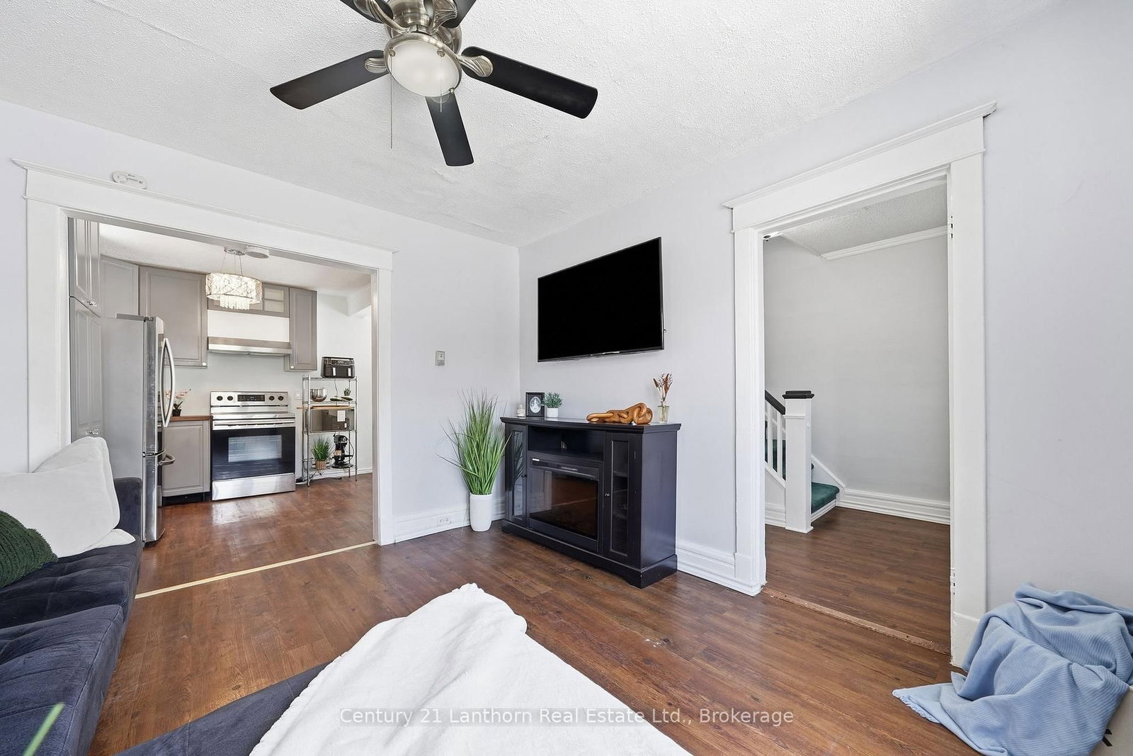 8 BETTES Street • Belleville, ON photo 12
