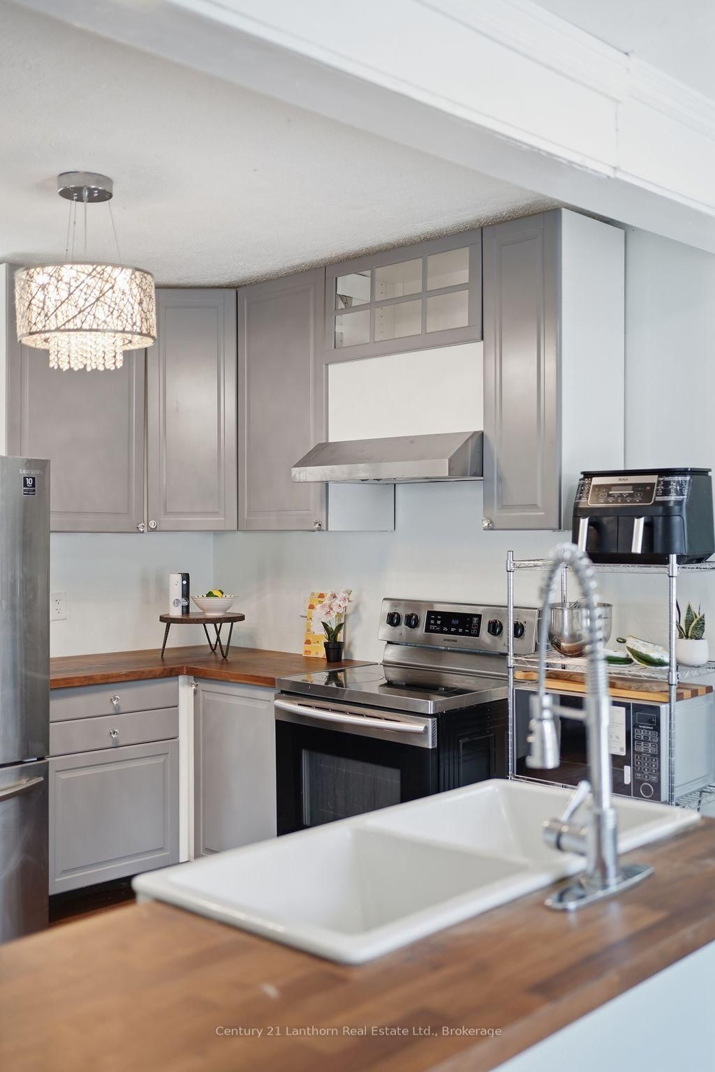 8 BETTES Street • Belleville, ON photo 18