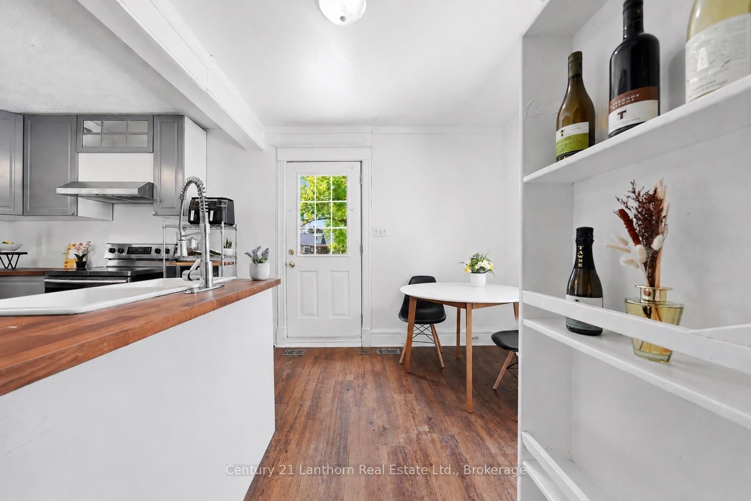 8 BETTES Street • Belleville, ON photo 22