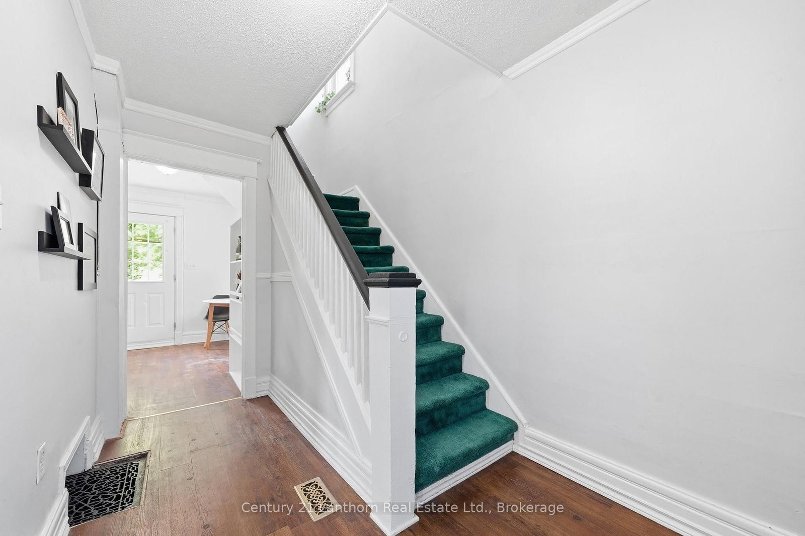 8 BETTES Street • Belleville, ON photo 23