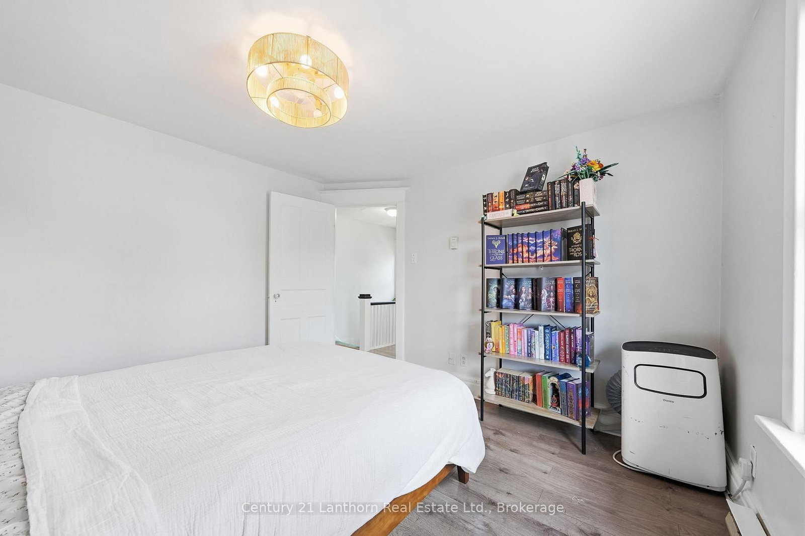 8 BETTES Street • Belleville, ON photo 33