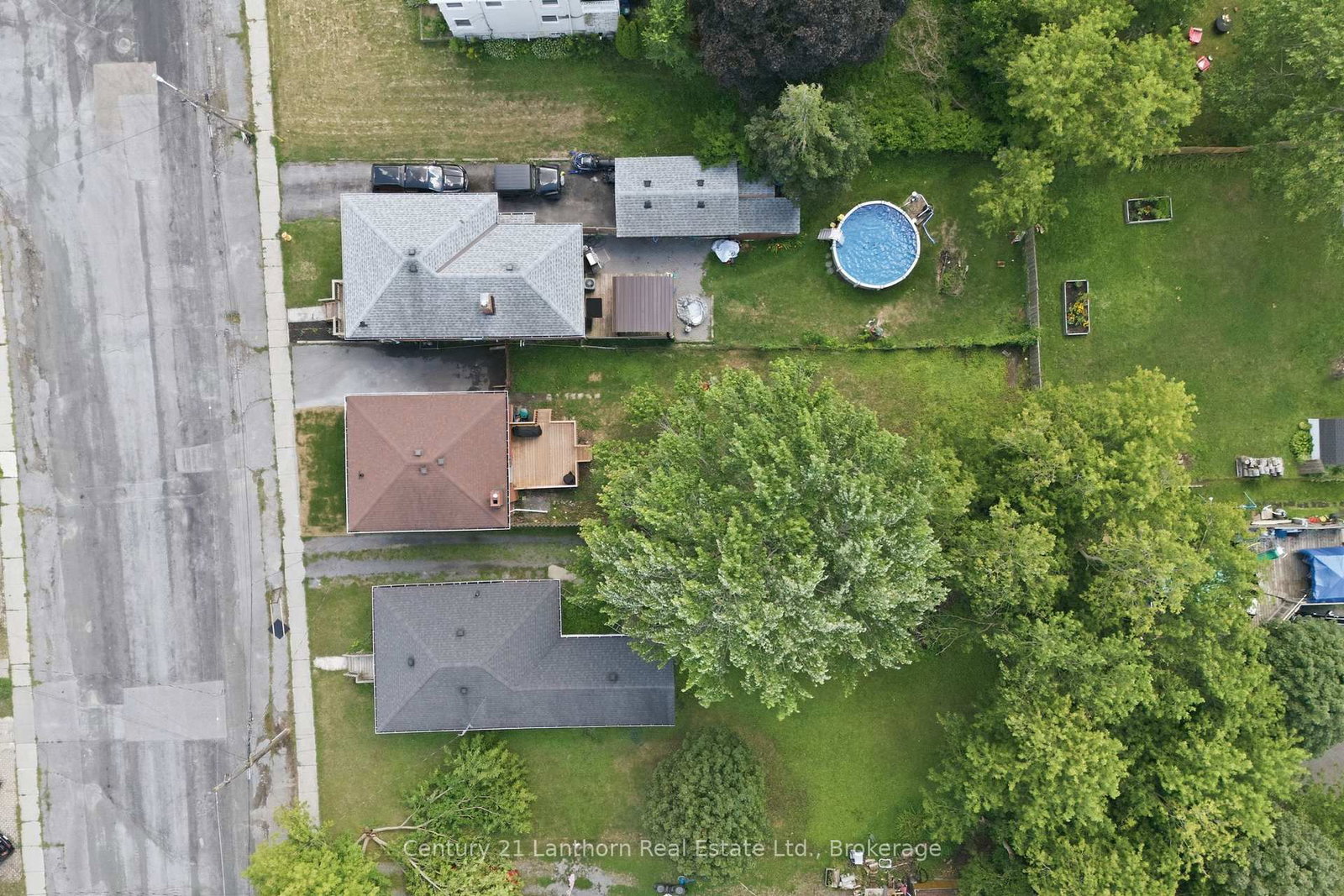 8 BETTES Street • Belleville, ON photo 43