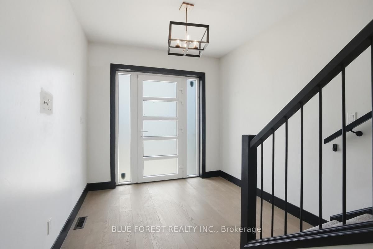 40 Locky Lane • Middlesex Centre, ON photo 4