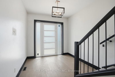 40 Locky Lane • Middlesex Centre, ON photo 4