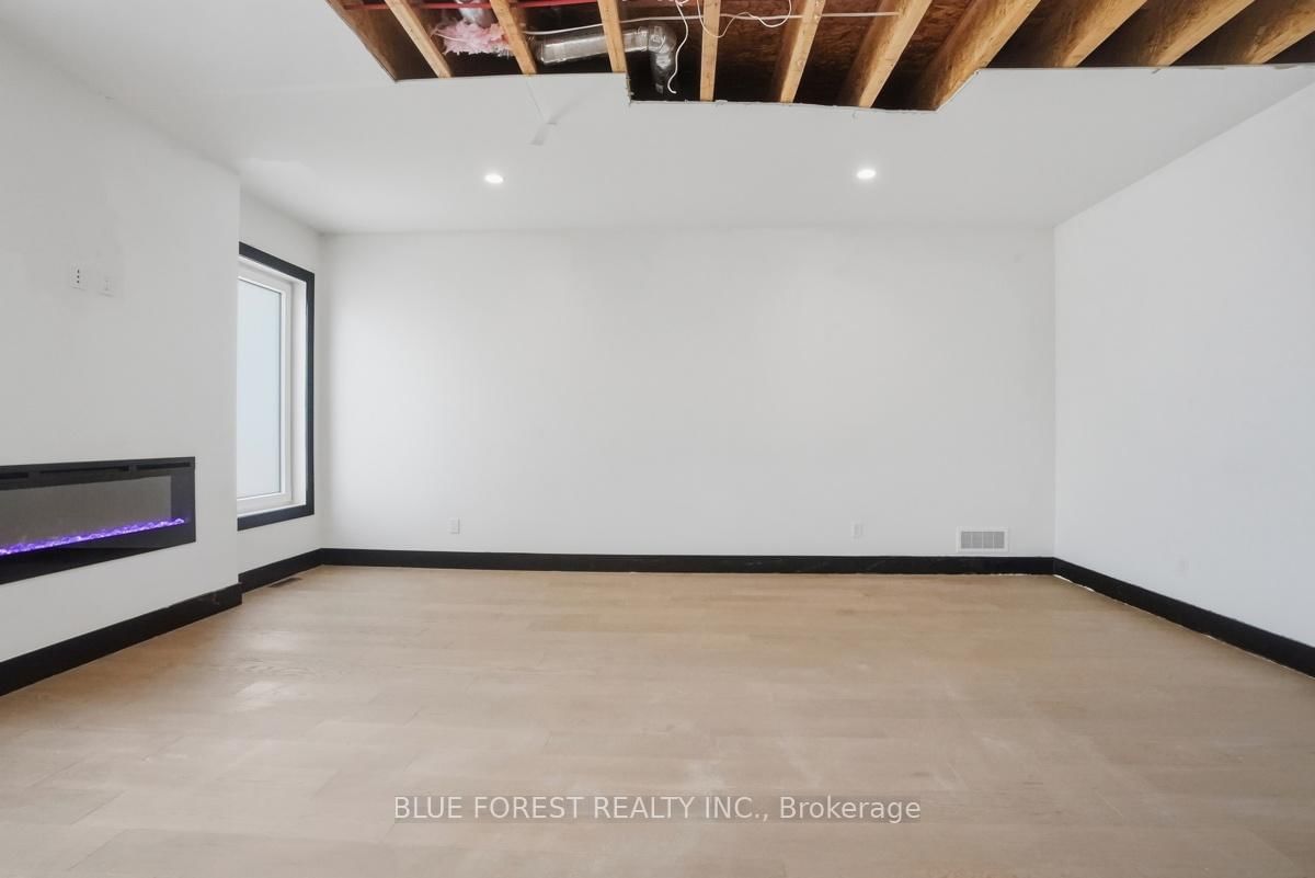 40 Locky Lane • Middlesex Centre, ON photo 9