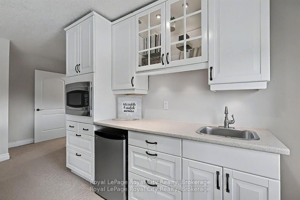 8 Zaduk Place • Guelph, ON photo 21
