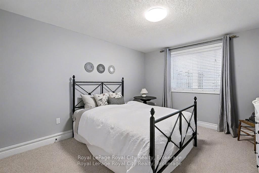 8 Zaduk Place • Guelph, ON photo 35