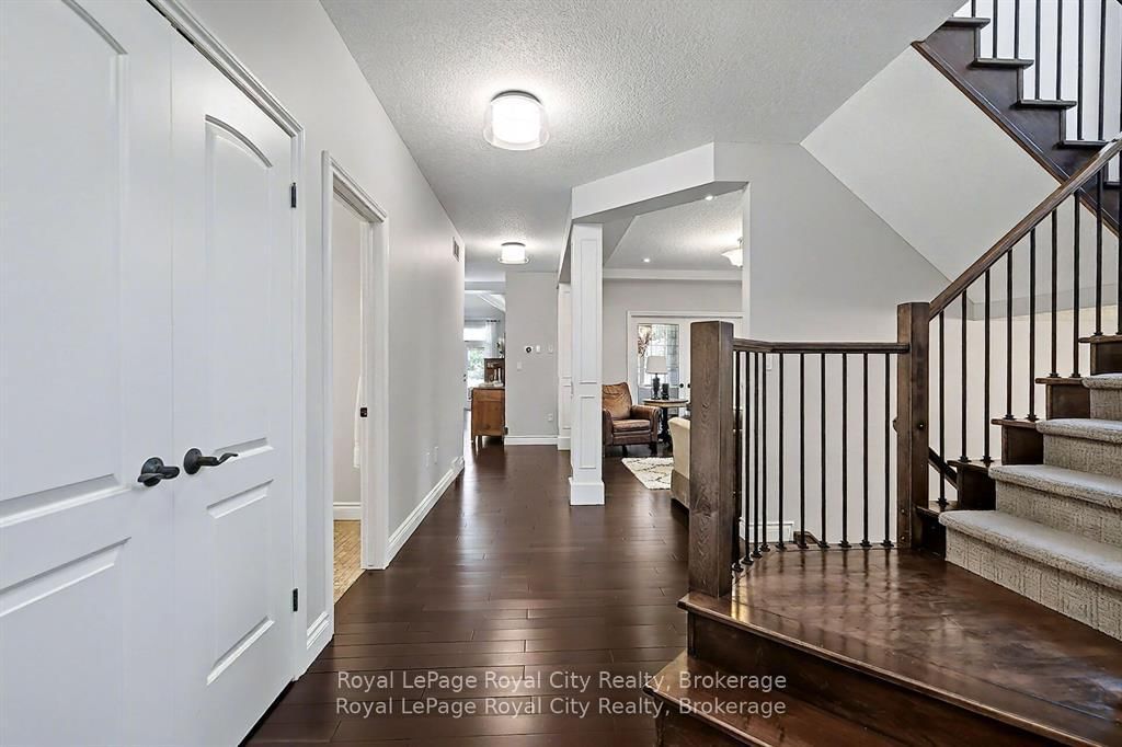 8 Zaduk Place • Guelph, ON photo 5