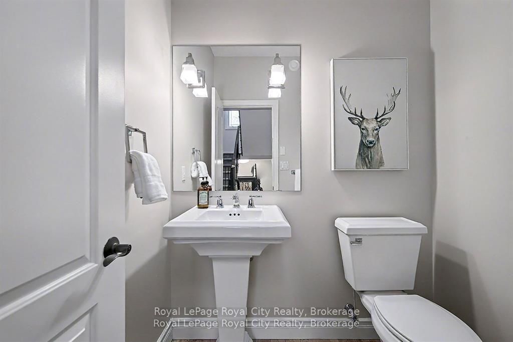 8 Zaduk Place • Guelph, ON photo 6