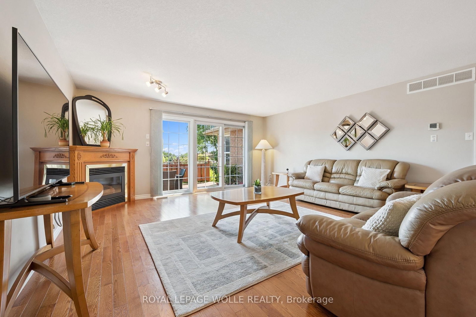 187 WESTCHESTER Drive • Waterloo, ON photo 8