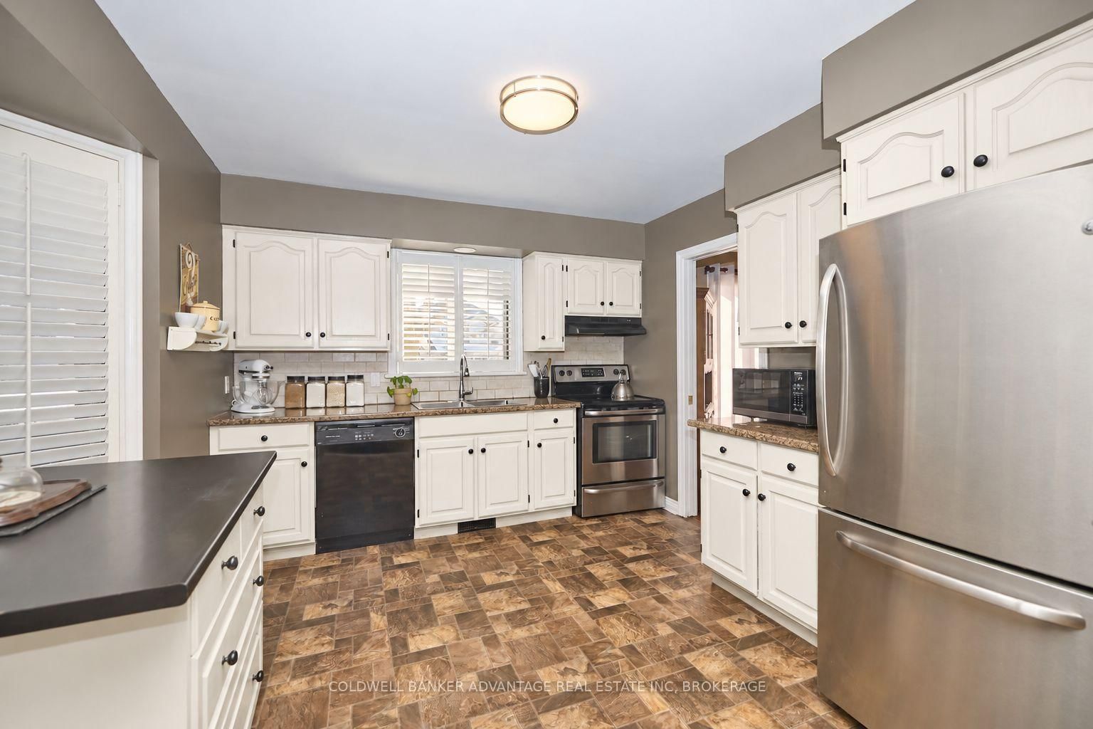 28 Dixon Crescent • Welland, ON photo 5