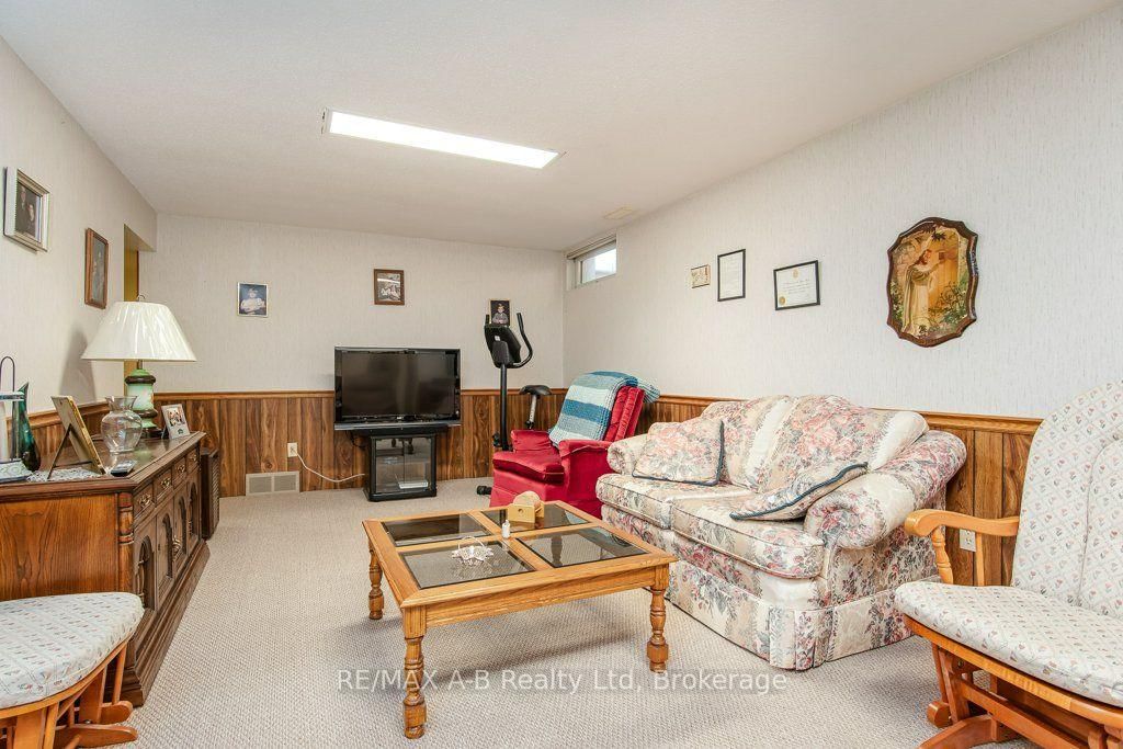174 Neal Avenue • Stratford, ON photo 37