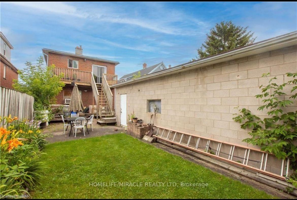 39 Park Street Welland • Welland, ON photo 5