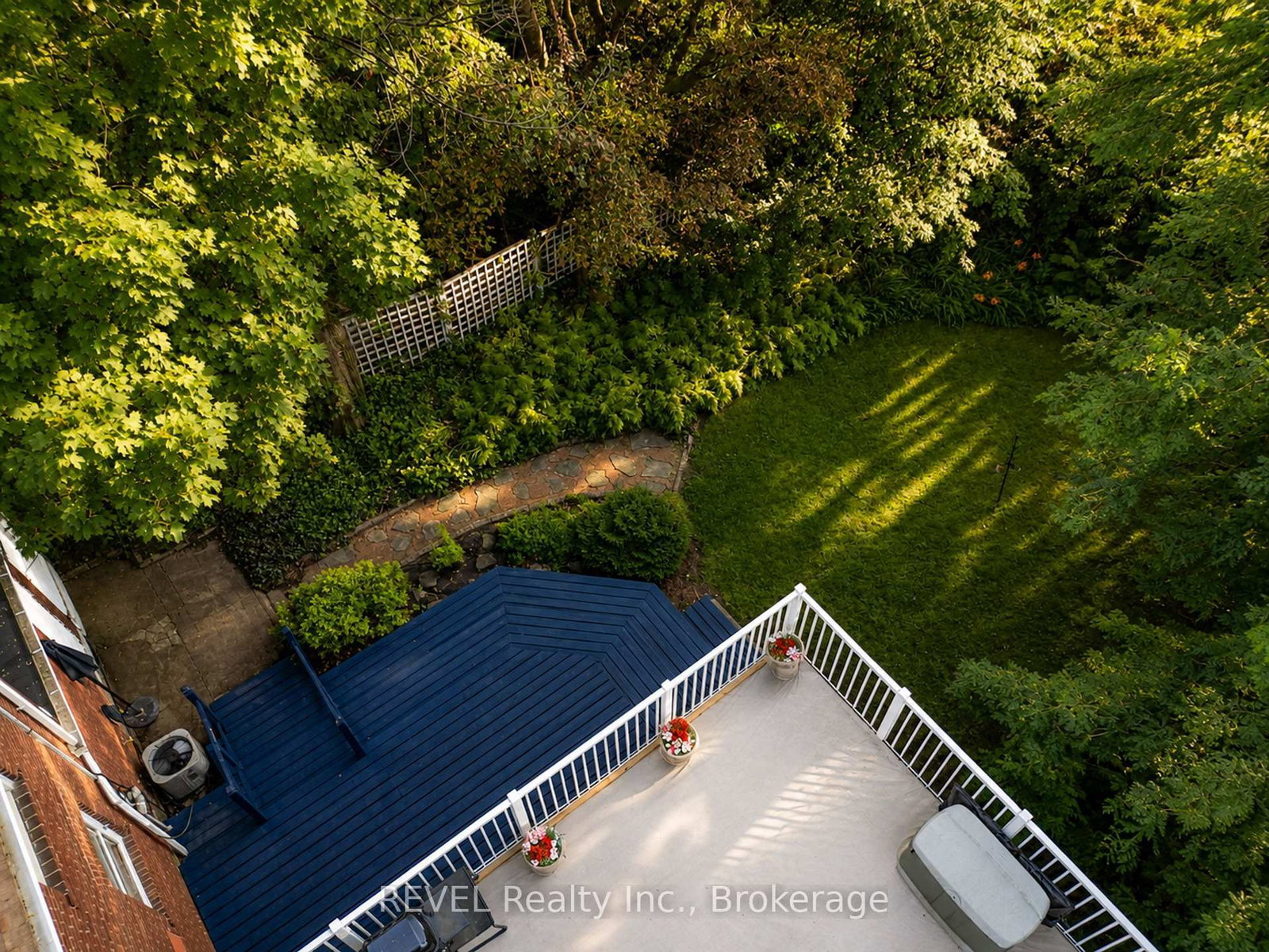 193 ONTARIO Street • St. Catharines, ON photo 36