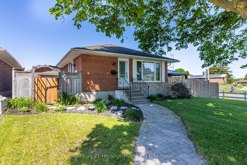 153 Springbank Avenue N