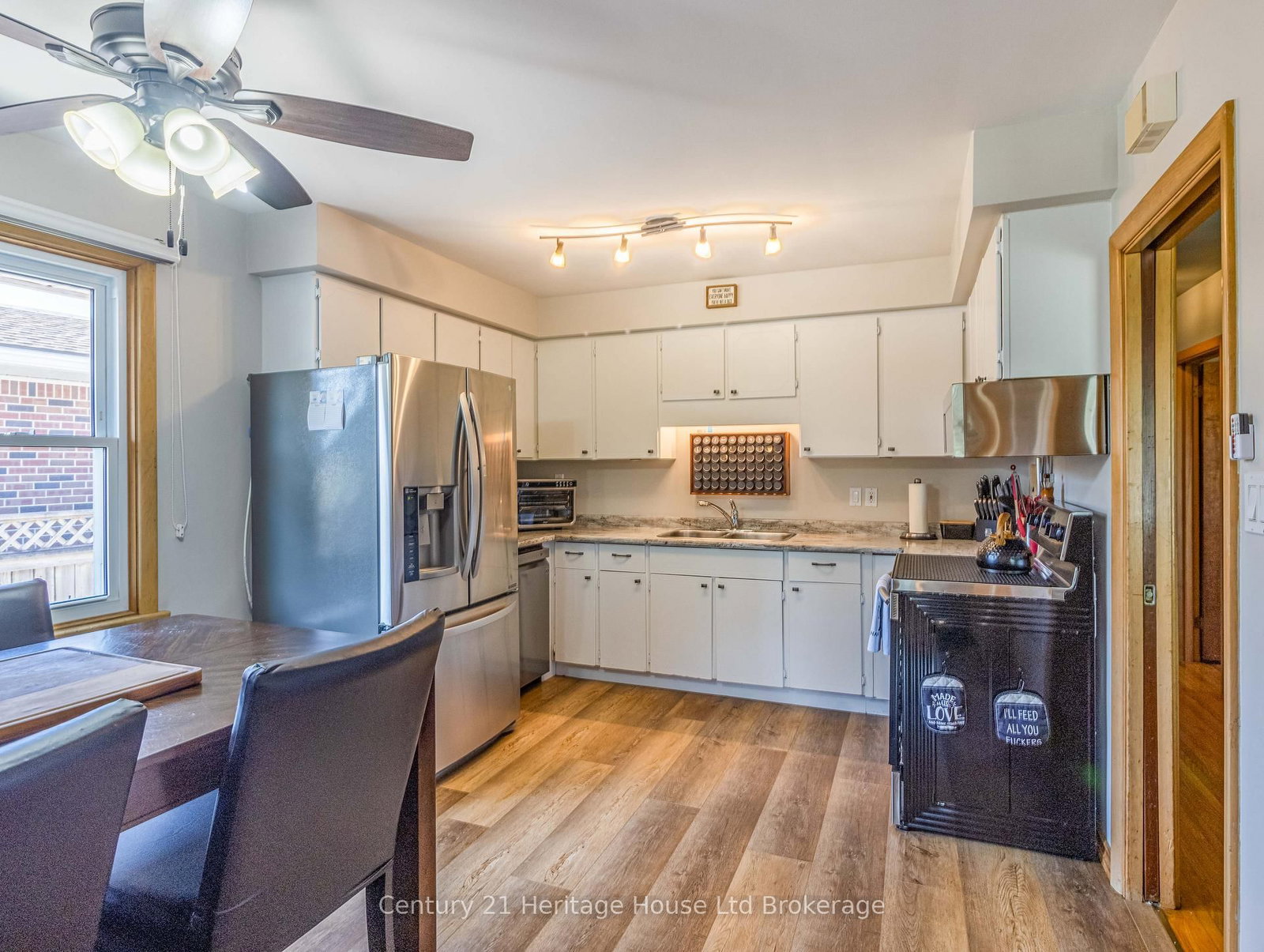 153 Springbank Avenue N • Woodstock, ON photo 10