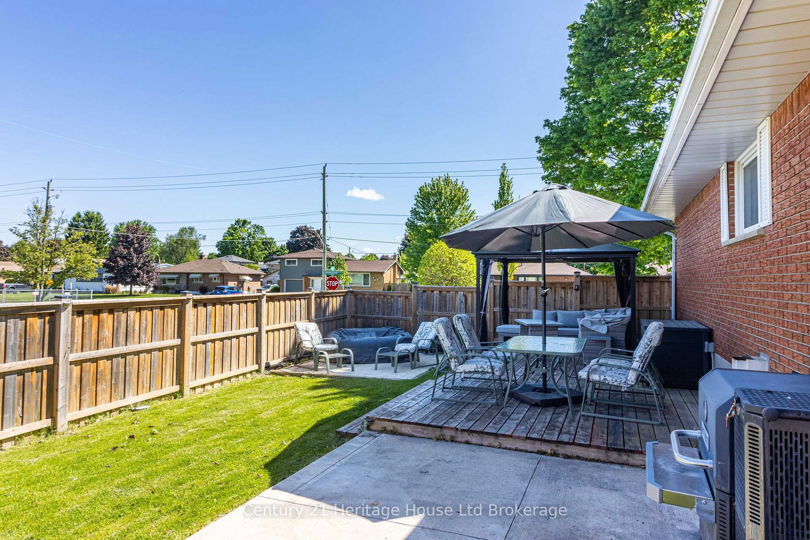153 Springbank Avenue N • Woodstock, ON photo 3