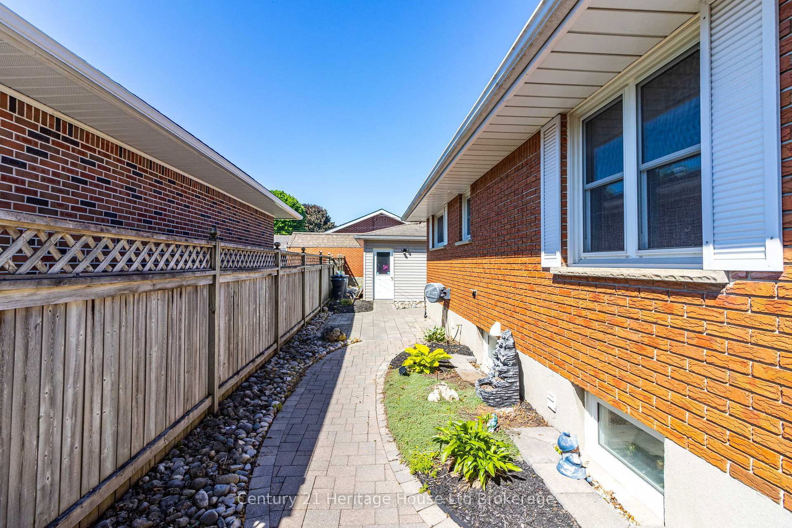 153 Springbank Avenue N • Woodstock, ON photo 7