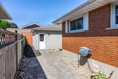 153 Springbank Avenue N • Woodstock, ON photo 8