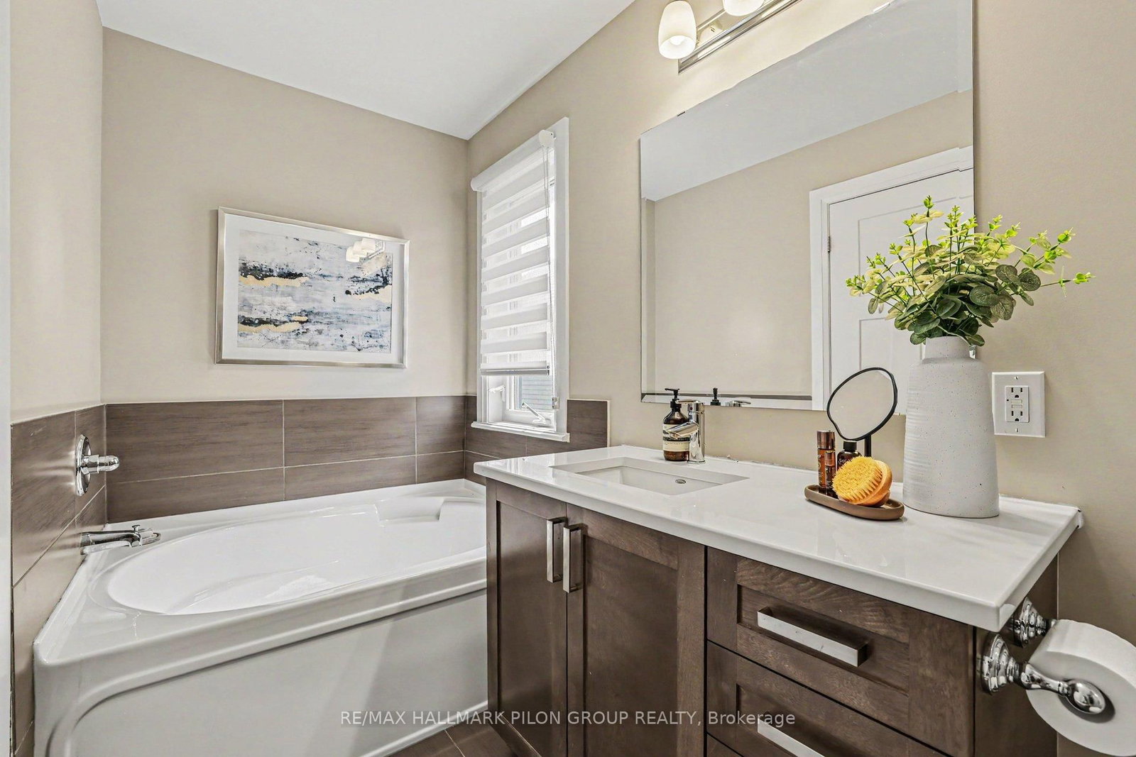 208 Butterfly Walk • Ottawa, ON photo 17