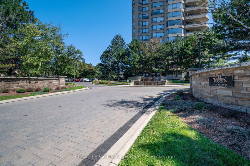 802 - 6 Willow Street