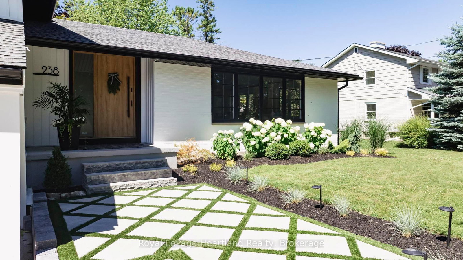 238 Bennett Street W • Goderich, ON photo 4