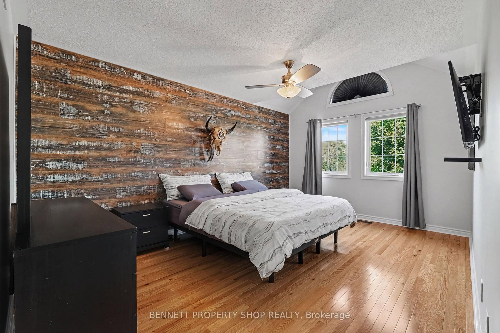 32 Rochelle Drive • Richmond, ON photo 12