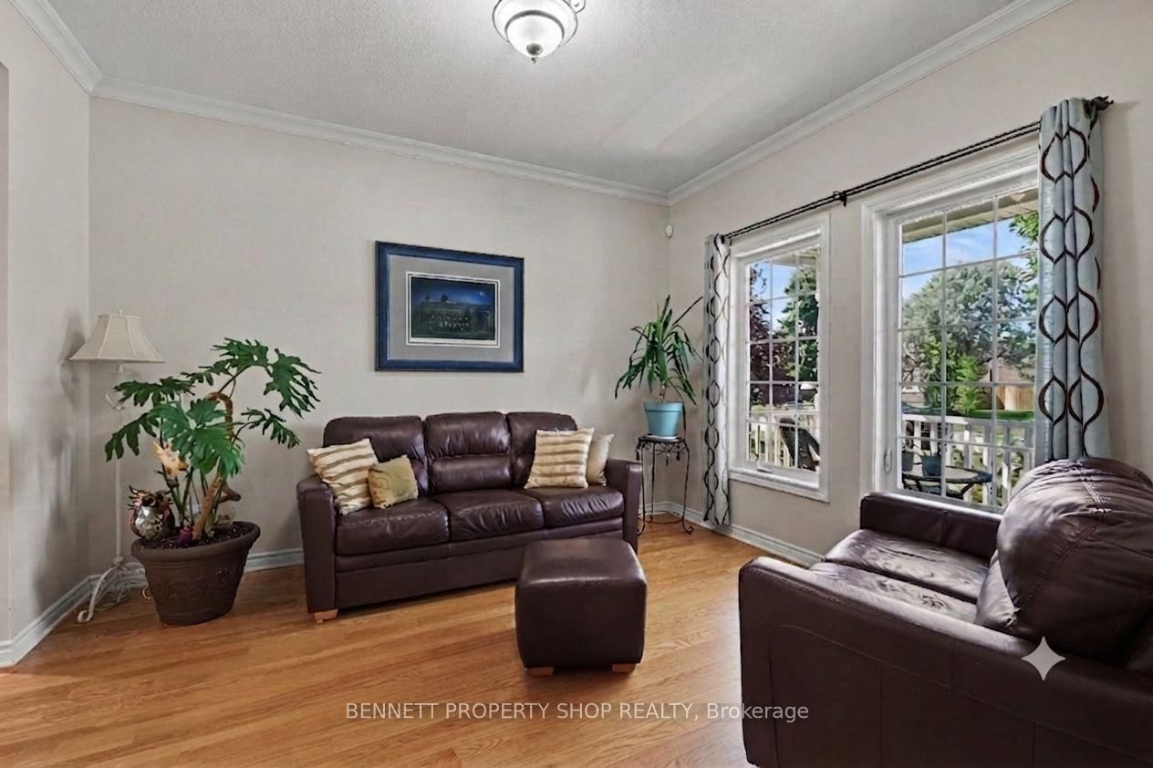 32 Rochelle Drive • Richmond, ON photo 3