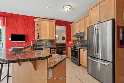 32 Rochelle Drive • Richmond, ON photo 4