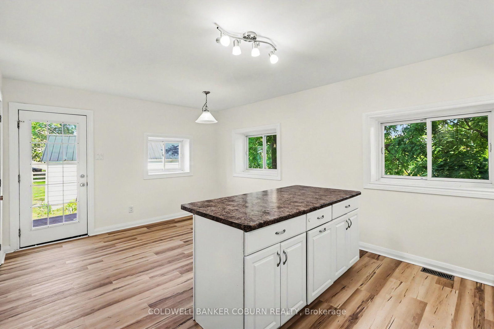25 Mill Street • North Dundas, ON photo 14